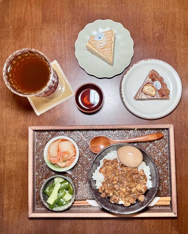 江子翠咖啡廳推薦!起飛降落cheesewithjam甜點配滷肉飯,巴斯克乳酪必吃。