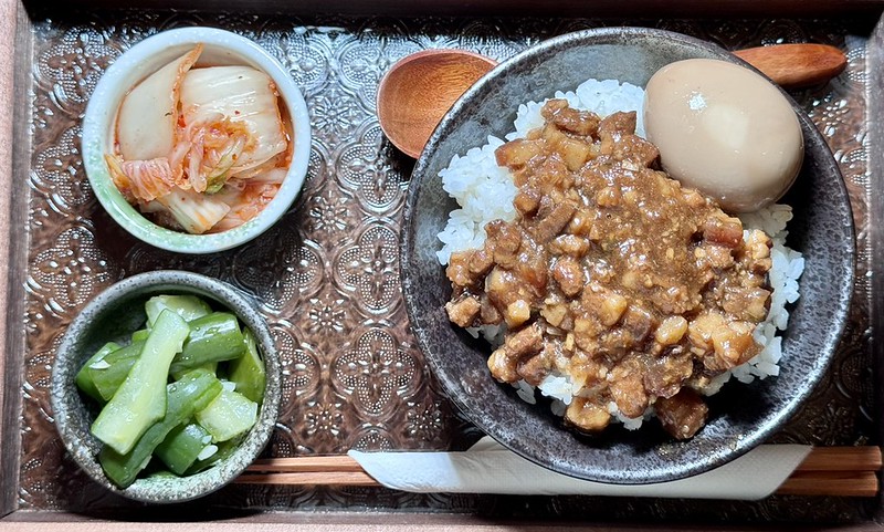 江子翠咖啡廳推薦!起飛降落cheesewithjam甜點配滷肉飯,巴斯克乳酪必吃。