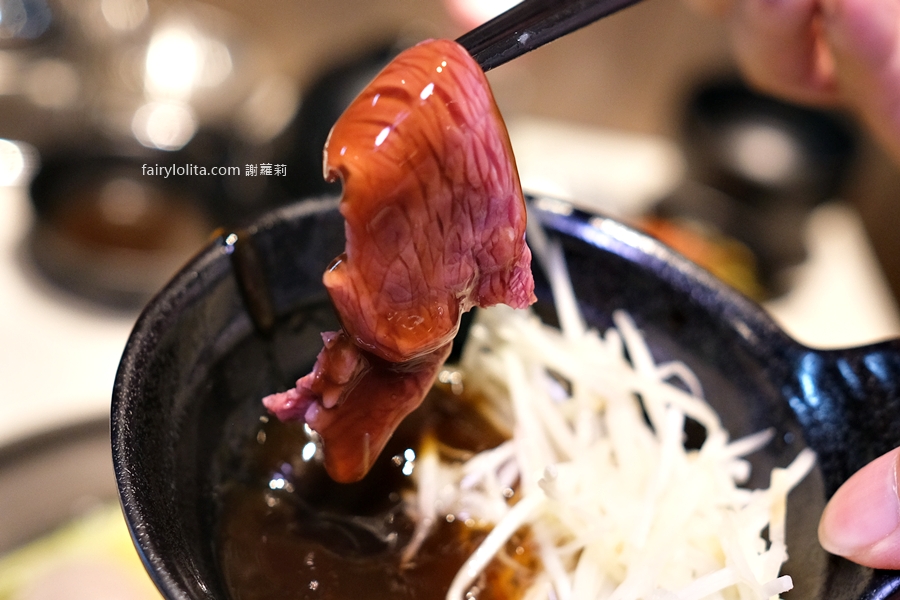 涮一口直接升天！這家溫體牛肉太扯，每一口都爆汁！