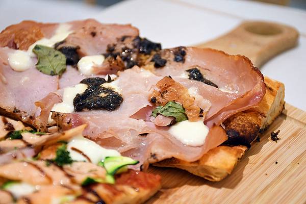 沒去過義大利羅馬？也要吃過羅馬披薩！高雄羅馬披薩至聖店Rom’antica Pizza用料實在～