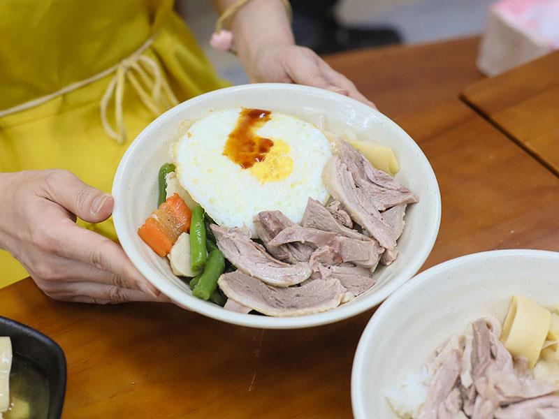 超夯鵝肉便當插旗頭份!鵝肉飯便當90元起,隱藏版涼拌鵝腸必點。