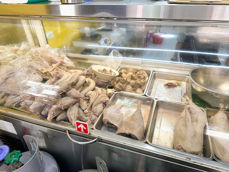 超夯鵝肉便當插旗頭份!鵝肉飯便當90元起,隱藏版涼拌鵝腸必點。