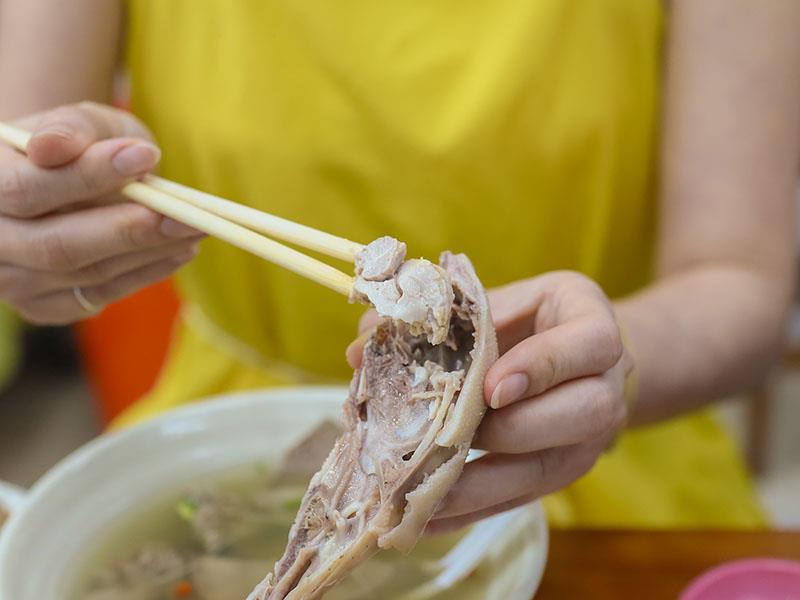 超夯鵝肉便當插旗頭份!鵝肉飯便當90元起,隱藏版涼拌鵝腸必點。