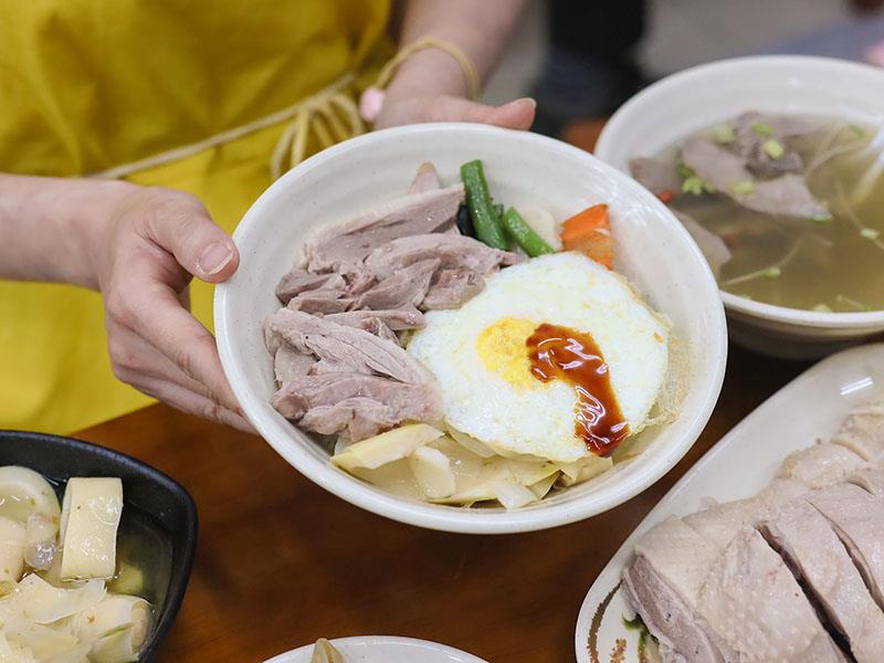 超夯鵝肉便當插旗頭份!鵝肉飯便當90元起,隱藏版涼拌鵝腸必點。