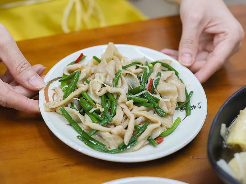 超夯鵝肉便當插旗頭份!鵝肉飯便當90元起,隱藏版涼拌鵝腸必點。