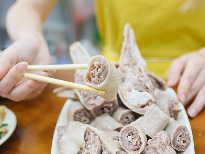 超夯鵝肉便當插旗頭份!鵝肉飯便當90元起,隱藏版涼拌鵝腸必點。