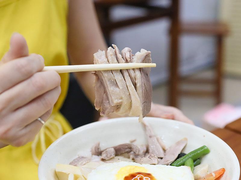 超夯鵝肉便當插旗頭份!鵝肉飯便當90元起,隱藏版涼拌鵝腸必點。