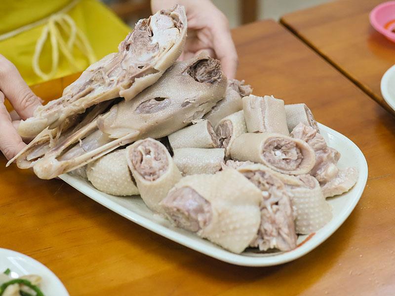 超夯鵝肉便當插旗頭份!鵝肉飯便當90元起,隱藏版涼拌鵝腸必點。