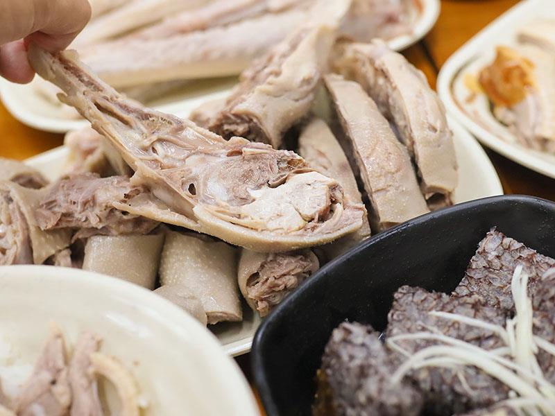 超夯鵝肉便當插旗頭份!鵝肉飯便當90元起,隱藏版涼拌鵝腸必點。