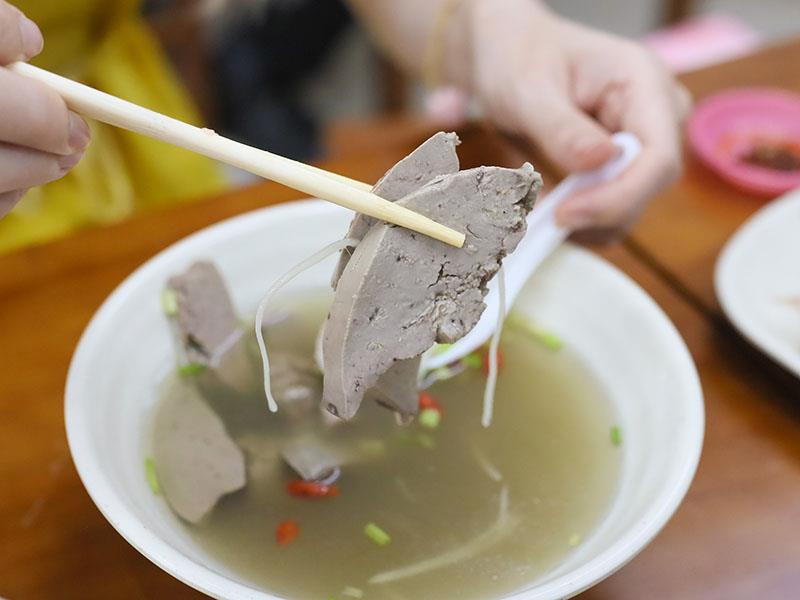 超夯鵝肉便當插旗頭份!鵝肉飯便當90元起,隱藏版涼拌鵝腸必點。
