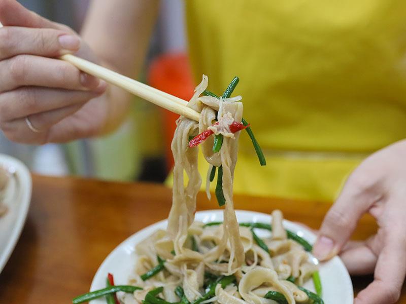 超夯鵝肉便當插旗頭份!鵝肉飯便當90元起,隱藏版涼拌鵝腸必點。