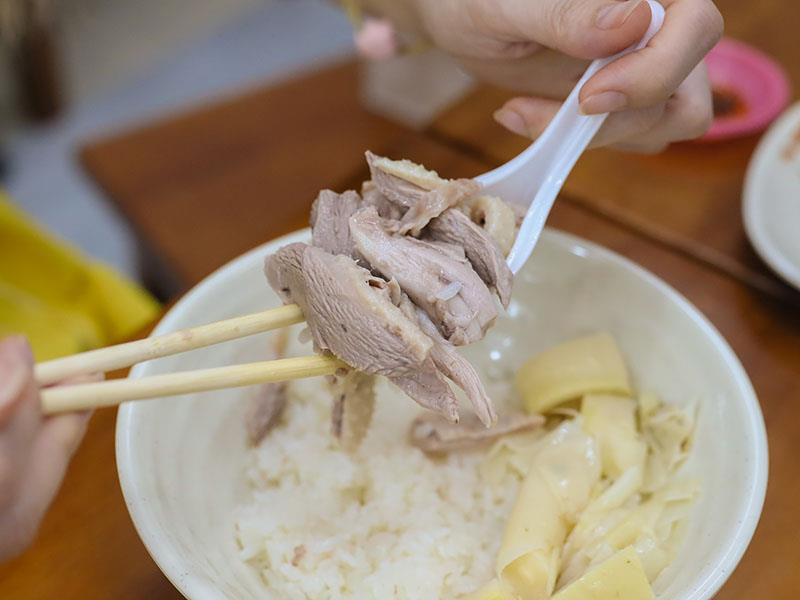 超夯鵝肉便當插旗頭份!鵝肉飯便當90元起,隱藏版涼拌鵝腸必點。