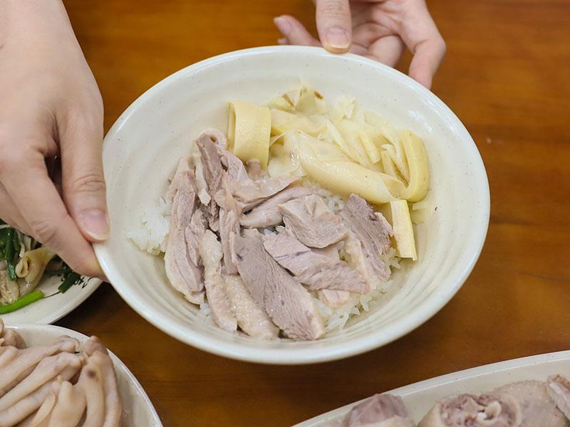 超夯鵝肉便當插旗頭份!鵝肉飯便當90元起,隱藏版涼拌鵝腸必點。