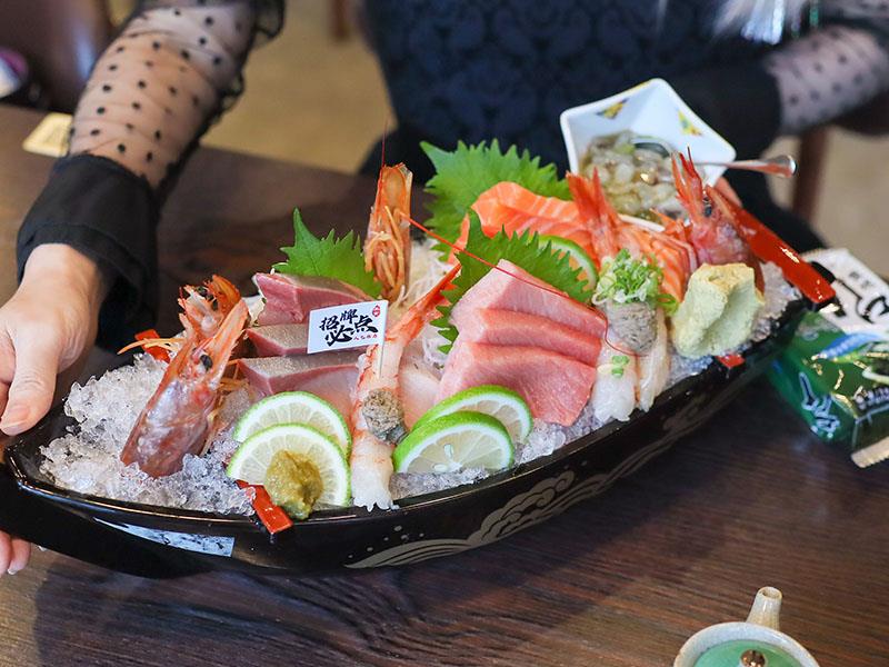 竹北日本料理！金賞壽司隘口店插旗竹北高鐵，豪華船型刺身推薦必吃。