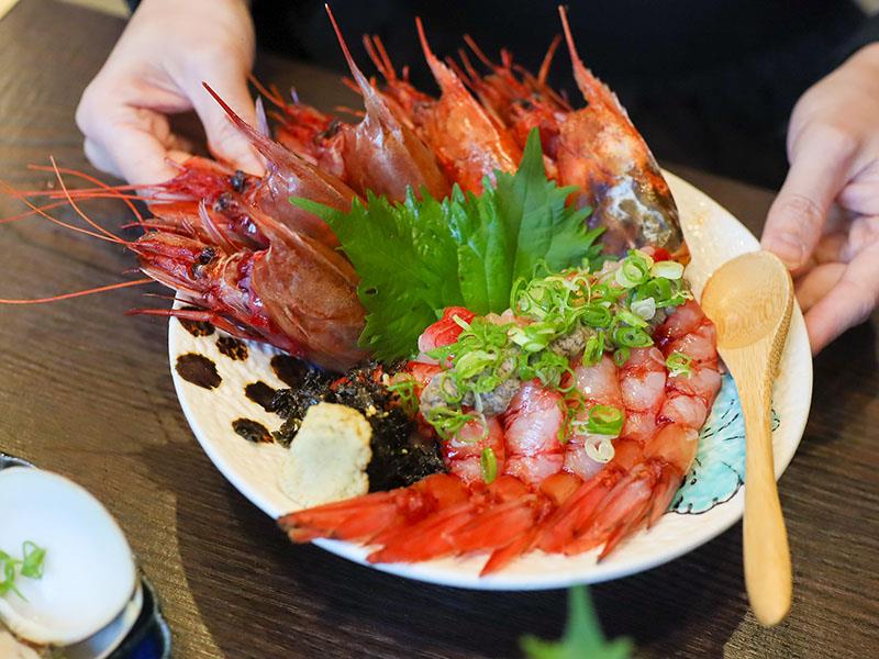 竹北日本料理！金賞壽司隘口店插旗竹北高鐵，豪華船型刺身推薦必吃。