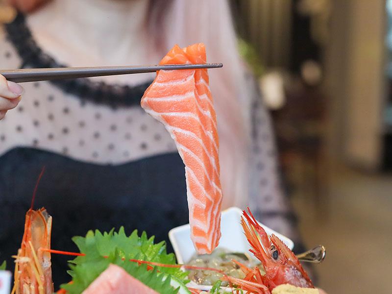 竹北日本料理！金賞壽司隘口店插旗竹北高鐵，豪華船型刺身推薦必吃。