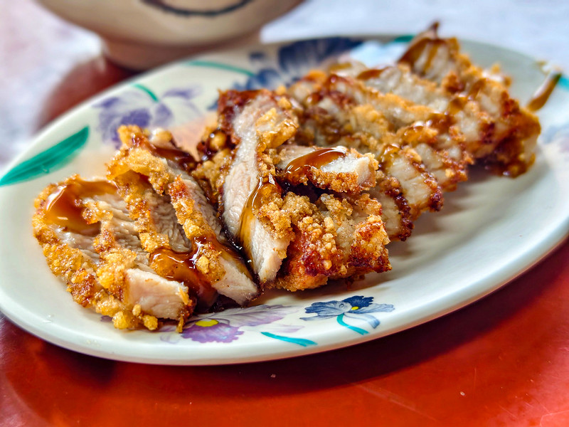 台中早餐必吃！上安美食傳統肉粥搭酥脆燒肉，西屯美食推薦。