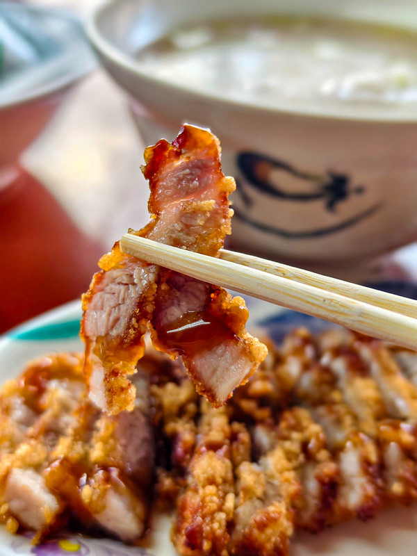 台中早餐必吃！上安美食傳統肉粥搭酥脆燒肉，西屯美食推薦。