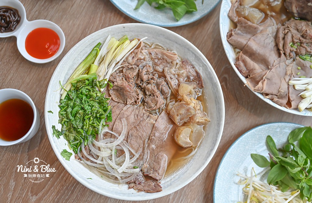 兩兄弟美式河粉，超狂牛肉湯頭濃郁到上癮！紅玉紅茶免費暢飲