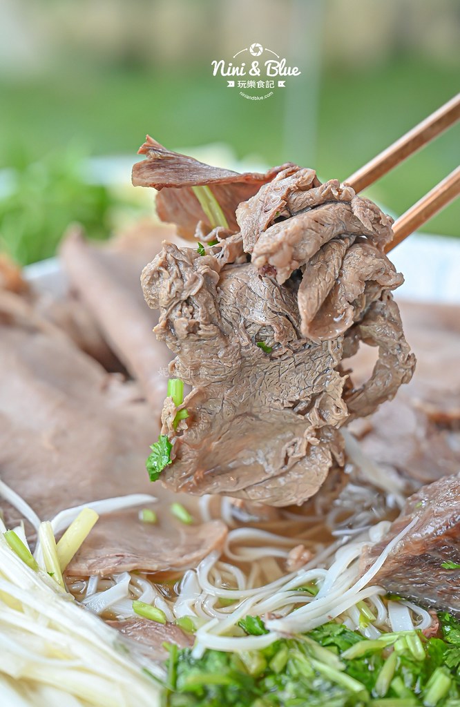 兩兄弟美式河粉，超狂牛肉湯頭濃郁到上癮！紅玉紅茶免費暢飲