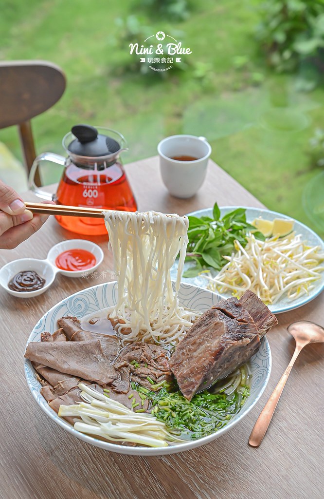兩兄弟美式河粉，超狂牛肉湯頭濃郁到上癮！紅玉紅茶免費暢飲