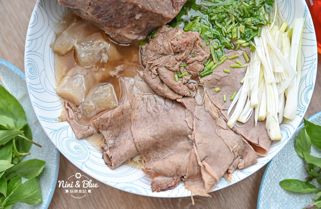 兩兄弟美式河粉，超狂牛肉湯頭濃郁到上癮！紅玉紅茶免費暢飲