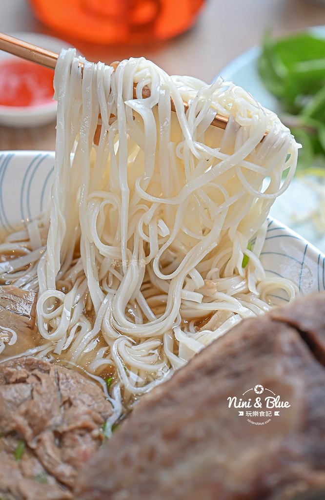 兩兄弟美式河粉，超狂牛肉湯頭濃郁到上癮！紅玉紅茶免費暢飲