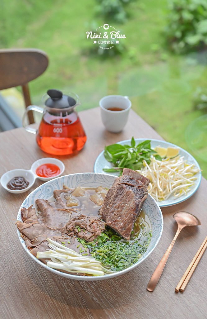 兩兄弟美式河粉，超狂牛肉湯頭濃郁到上癮！紅玉紅茶免費暢飲