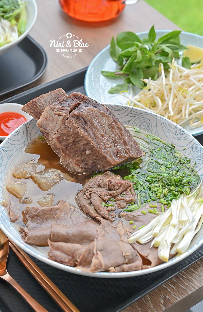 兩兄弟美式河粉，超狂牛肉湯頭濃郁到上癮！紅玉紅茶免費暢飲