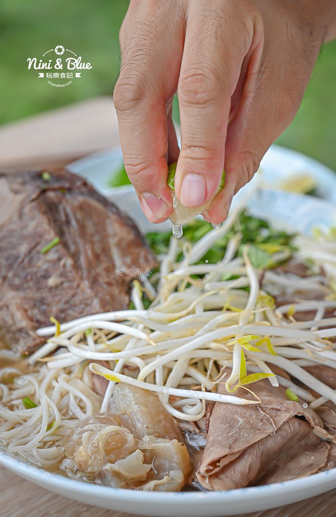 兩兄弟美式河粉，超狂牛肉湯頭濃郁到上癮！紅玉紅茶免費暢飲