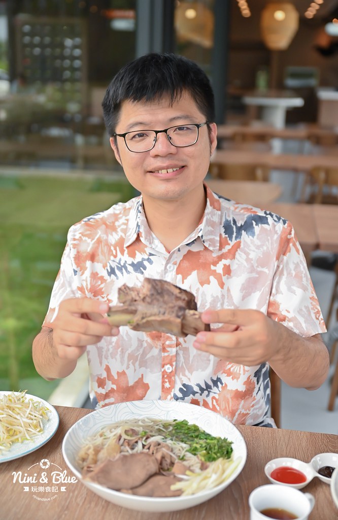 兩兄弟美式河粉，超狂牛肉湯頭濃郁到上癮！紅玉紅茶免費暢飲
