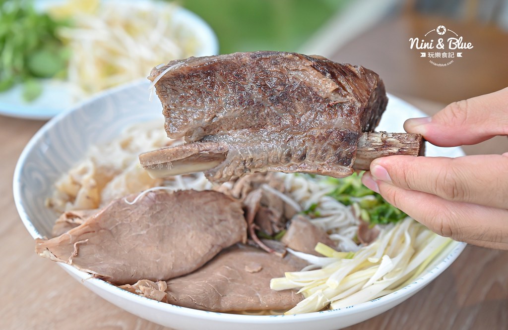 兩兄弟美式河粉，超狂牛肉湯頭濃郁到上癮！紅玉紅茶免費暢飲