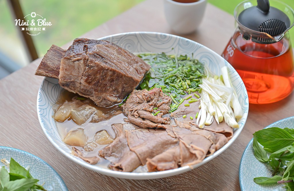 兩兄弟美式河粉，超狂牛肉湯頭濃郁到上癮！紅玉紅茶免費暢飲
