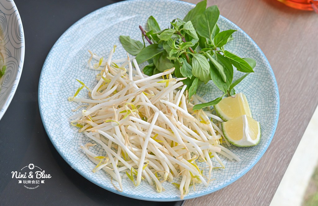 兩兄弟美式河粉，超狂牛肉湯頭濃郁到上癮！紅玉紅茶免費暢飲