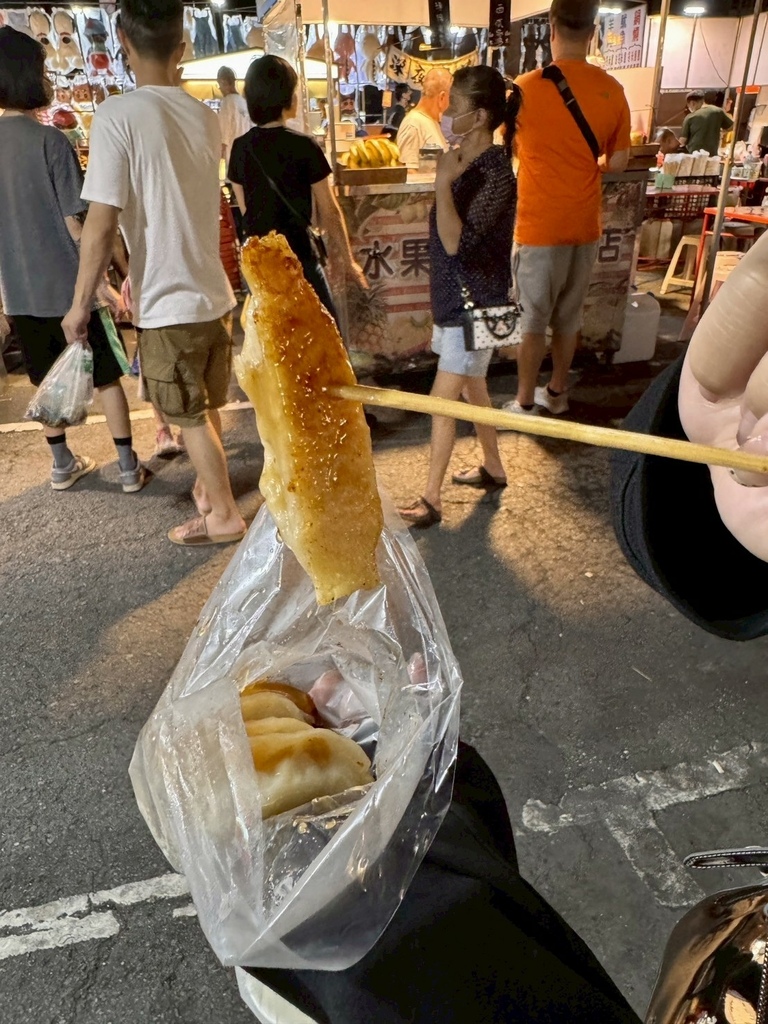 台南武聖夜市美食攻略│這9間絕對必吃│蔥油餅/滷味/拔絲地瓜
