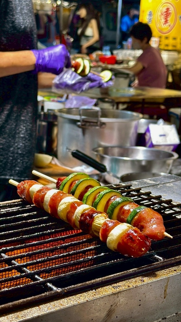 台南武聖夜市美食攻略│這9間絕對必吃│蔥油餅/滷味/拔絲地瓜