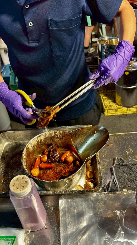 台南武聖夜市美食攻略│這9間絕對必吃│蔥油餅/滷味/拔絲地瓜