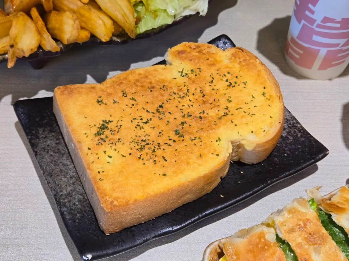 拿靠早午餐 林口忠孝店｜脆皮蛋餅外酥內嫩太邪惡！蘿蔔糕加里肌肉飽足感爆棚！林口早午餐推薦、新北美食推薦、林口打卡餐廳推薦 - 佛系旅遊筆記