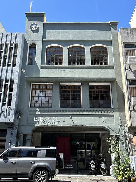 台南中西區咖啡秘境!老宅改造B.B.CAFE小黑熊咖啡,獨特藝廊結合早午餐。