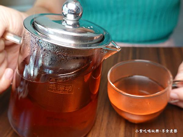 熱荔枝貴妃果粒茶-艷陽下義大利小餐館 (2).jpg