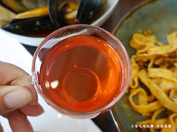 熱荔枝貴妃果粒茶-艷陽下義大利小餐館 (1).jpg