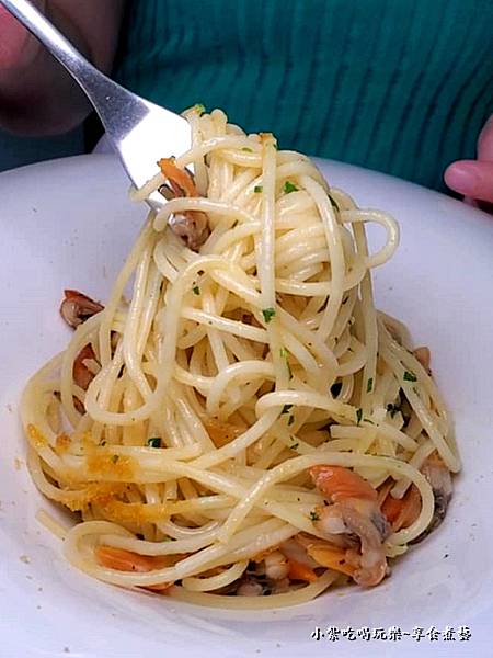 綜合貝類與烏魚子直麵-艷陽下義大利小餐館 (4)0.jpg