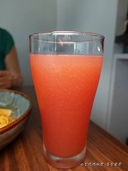 紅橙氣泡水果飲-艷陽下義大利小餐館.jpg