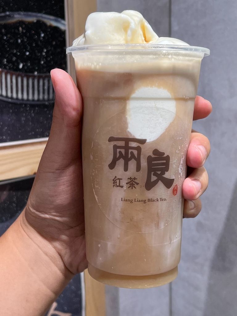 （三重飲料）兩良紅茶三重店～ 茶味濃郁不苦澀、冰淇淋紅茶超消