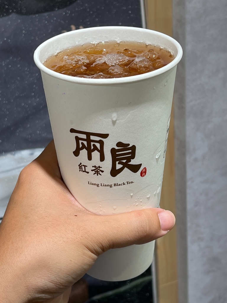 （三重飲料）兩良紅茶三重店～ 茶味濃郁不苦澀、冰淇淋紅茶超消