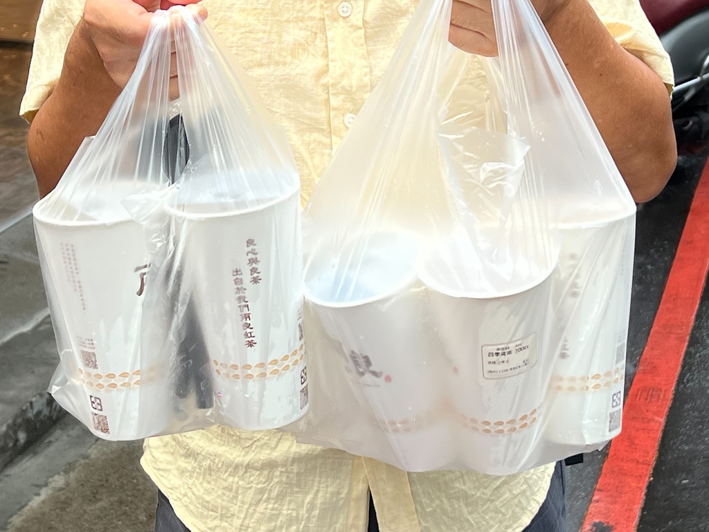 （三重飲料）兩良紅茶三重店～ 茶味濃郁不苦澀、冰淇淋紅茶超消