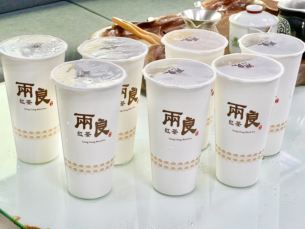 （三重飲料）兩良紅茶三重店～ 茶味濃郁不苦澀、冰淇淋紅茶超消