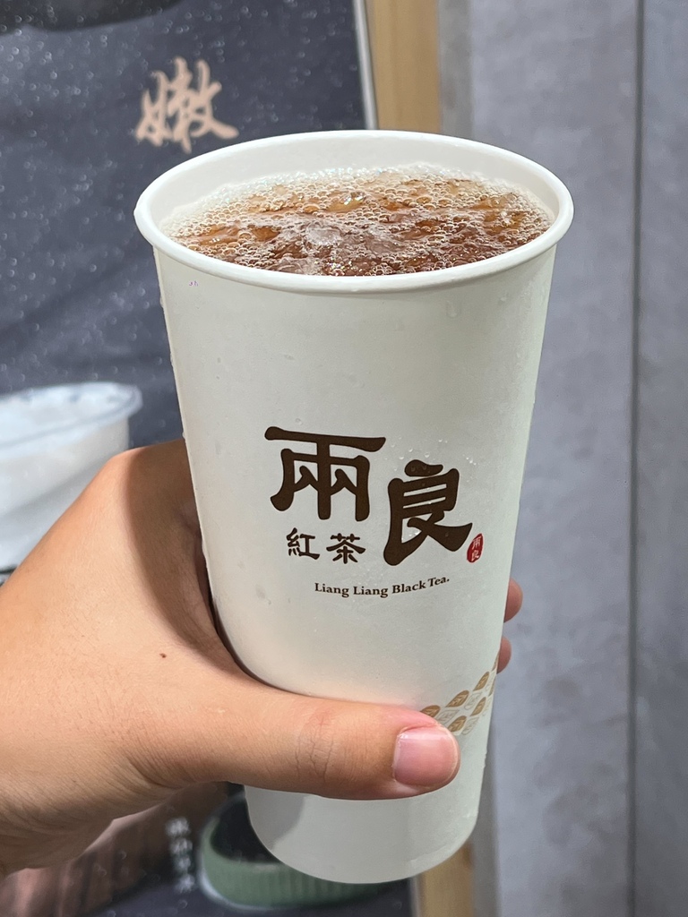 （三重飲料）兩良紅茶三重店～ 茶味濃郁不苦澀、冰淇淋紅茶超消