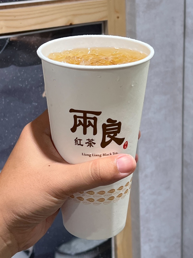 （三重飲料）兩良紅茶三重店～ 茶味濃郁不苦澀、冰淇淋紅茶超消