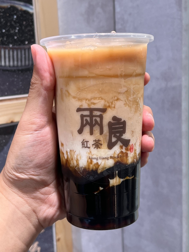 （三重飲料）兩良紅茶三重店～ 茶味濃郁不苦澀、冰淇淋紅茶超消